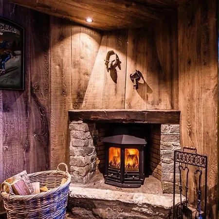 L'illaz - 4 Bedrooms, Log Fire Apartamento